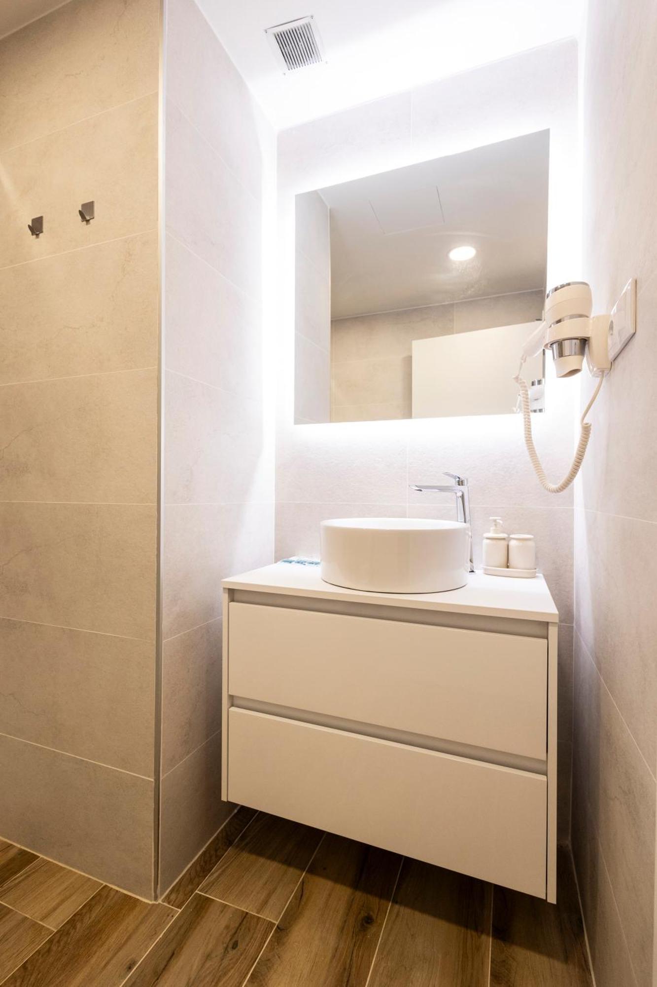 Cortes Suites By Concept Flats Valencia Buitenkant foto