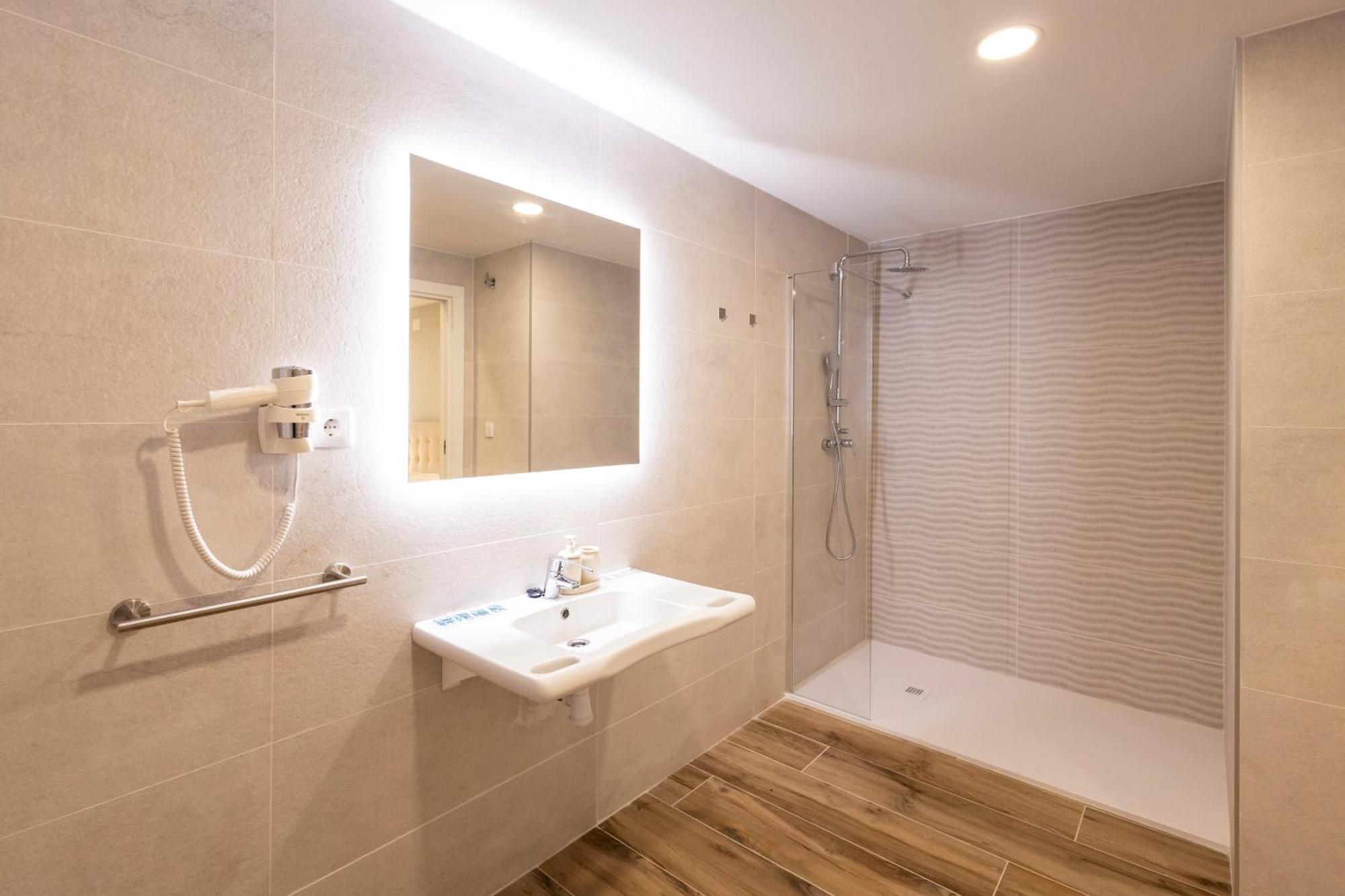 Cortes Suites By Concept Flats Valencia Buitenkant foto